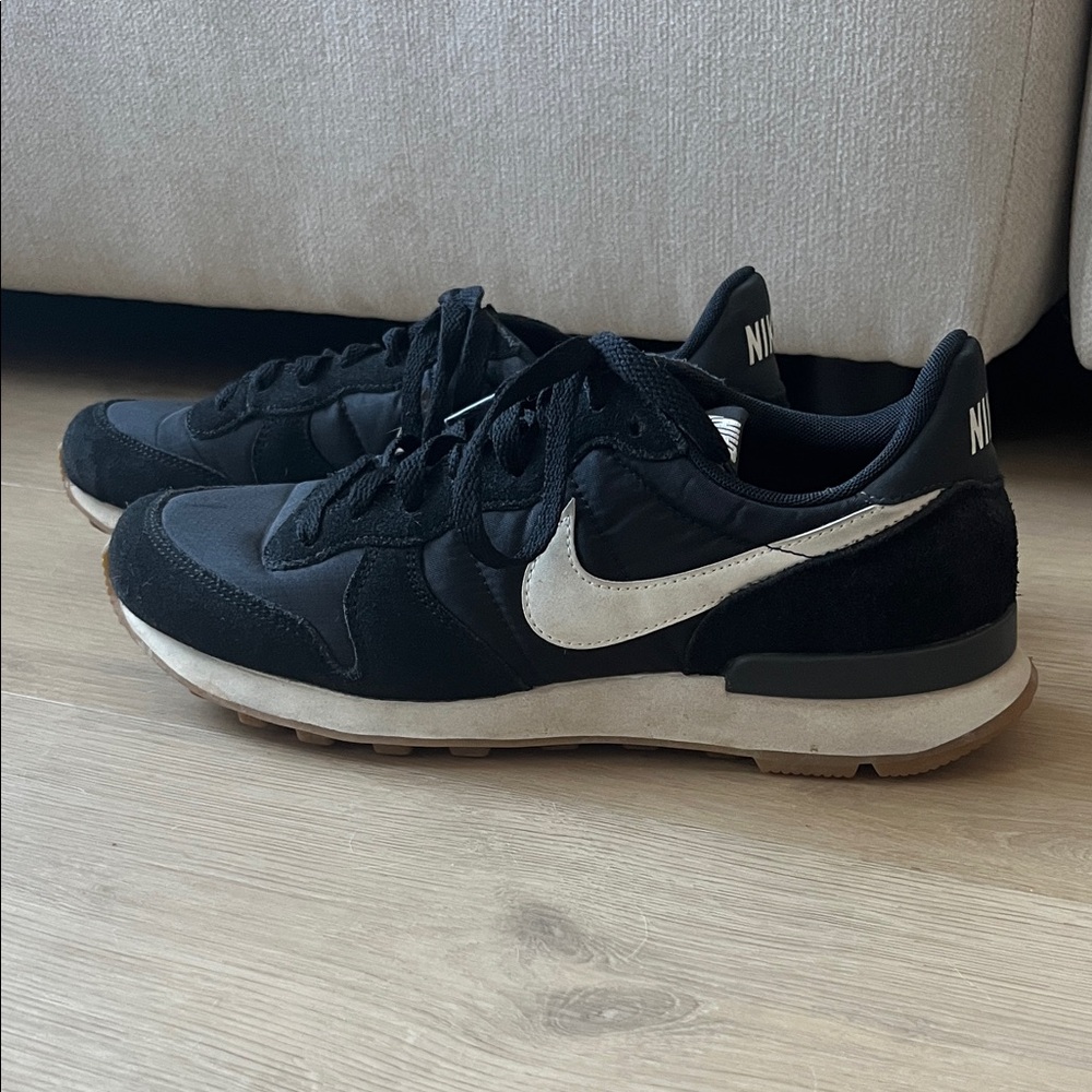Nike Black and White Sneakers